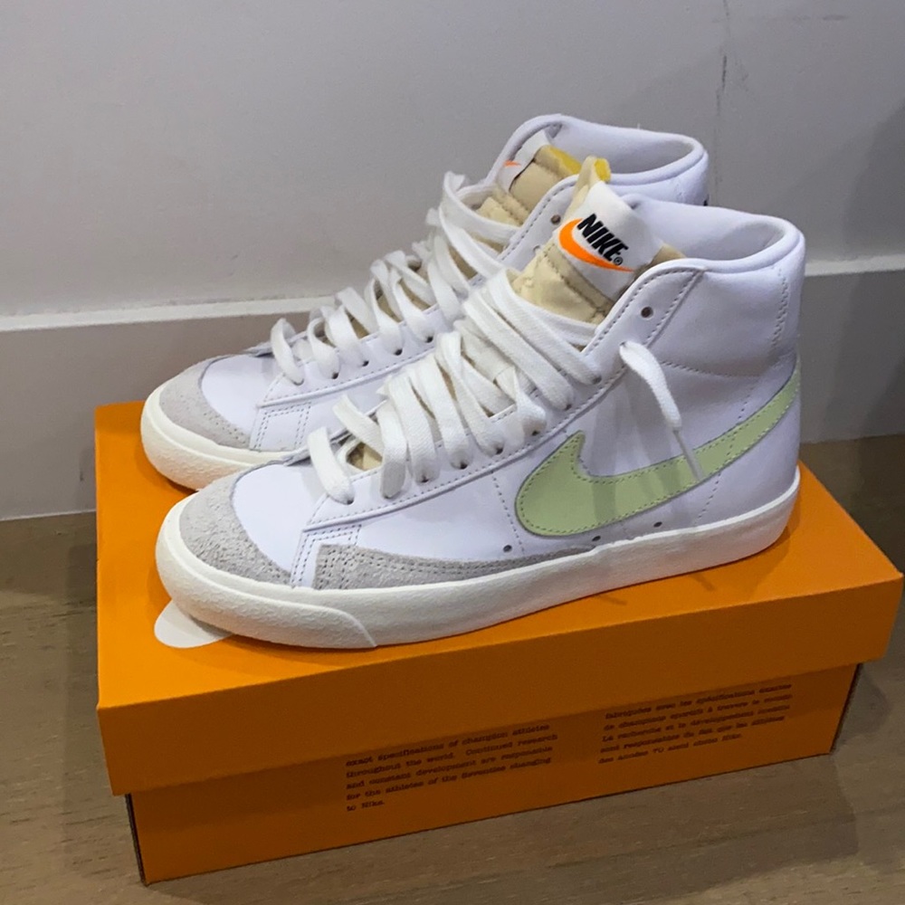 NWT!! Nike white blazer ‘77 shoes